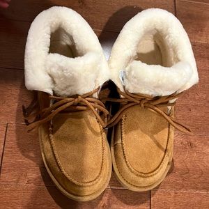 Hi I am selling UGG Dirar Ankle Boot- Chestnut. NEVER Worn